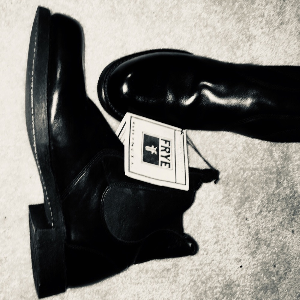Men’s Frye Chelsea style, size 11D
